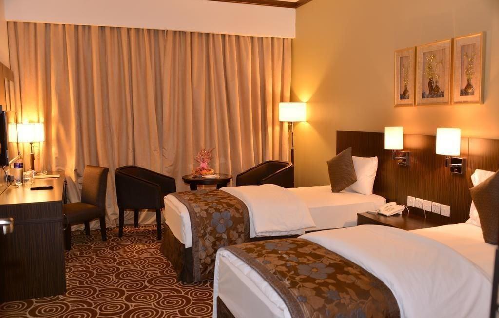 Rush Inn Hotel Дубай Екстериор снимка