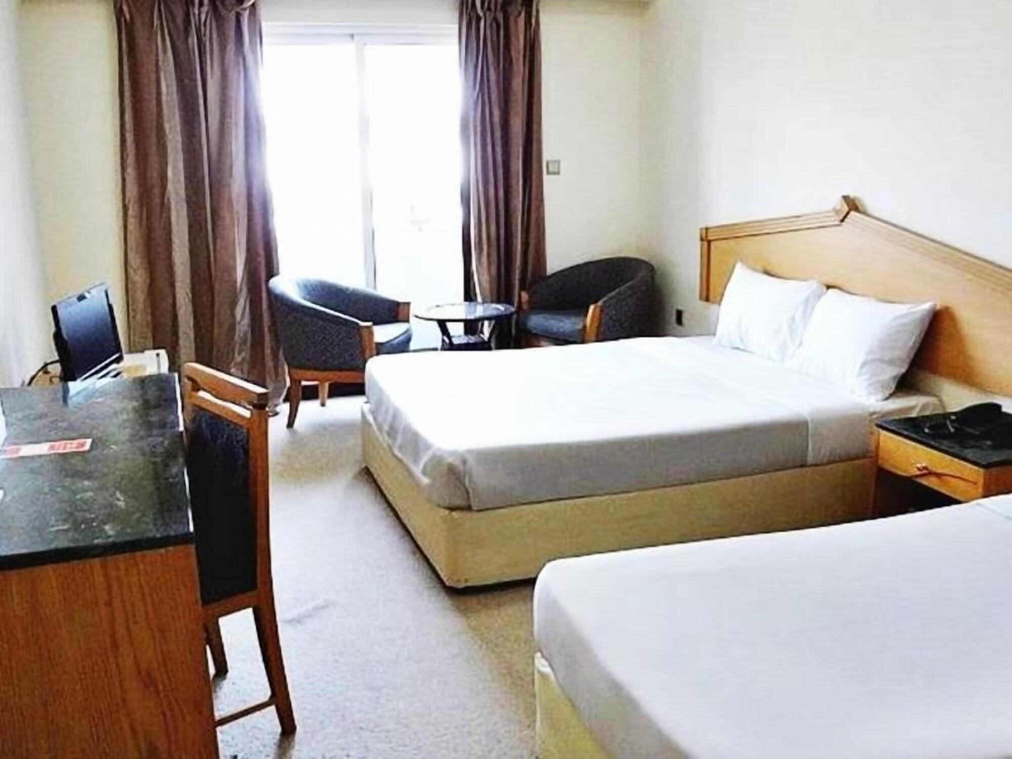 Rush Inn Hotel Дубай Екстериор снимка