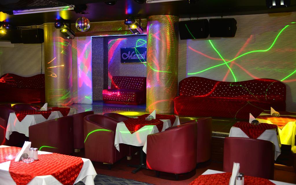 Rush Inn Hotel Дубай Екстериор снимка