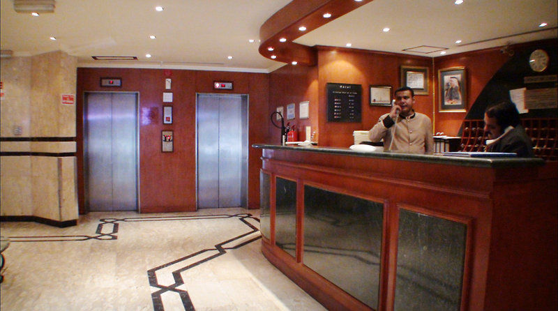 Rush Inn Hotel Дубай Екстериор снимка