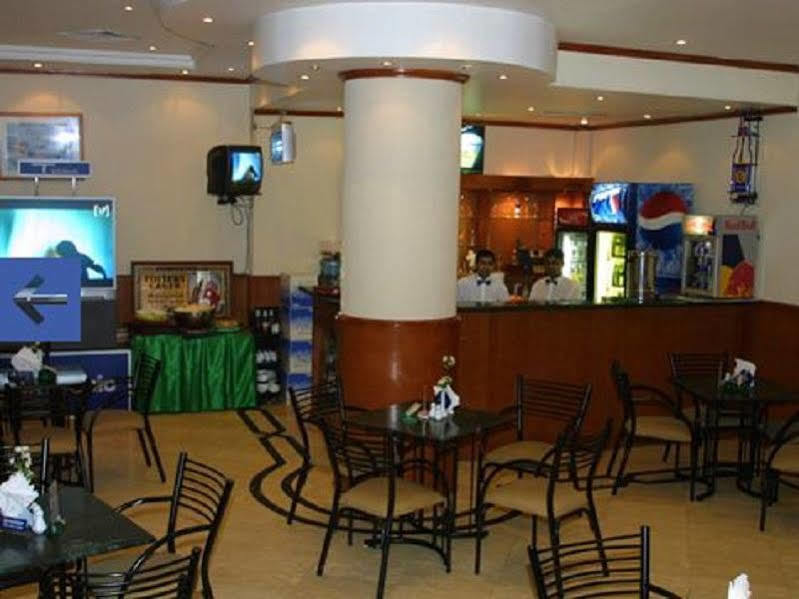 Rush Inn Hotel Дубай Екстериор снимка