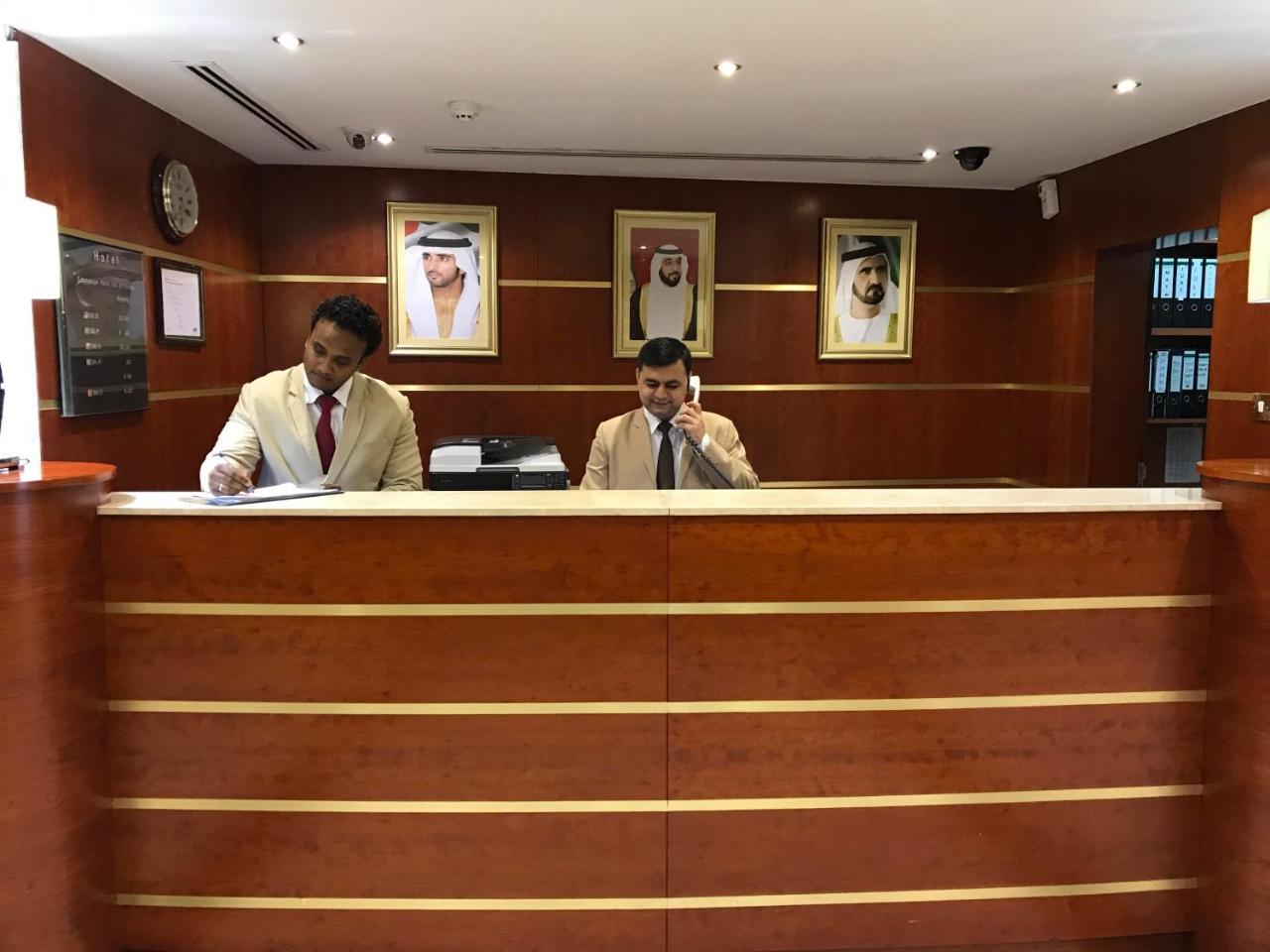 Rush Inn Hotel Дубай Екстериор снимка