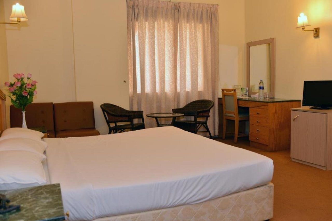 Rush Inn Hotel Дубай Екстериор снимка