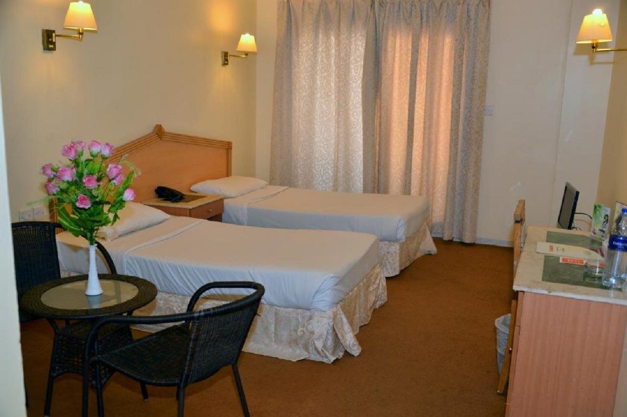 Rush Inn Hotel Дубай Екстериор снимка