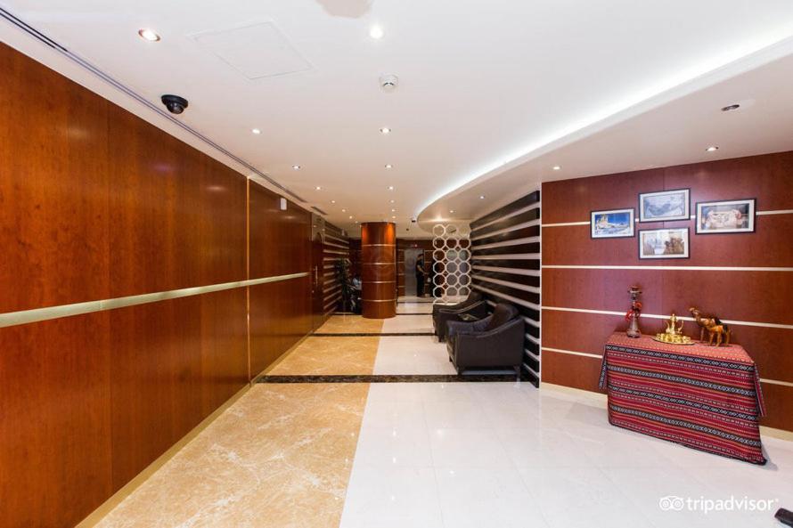Rush Inn Hotel Дубай Екстериор снимка