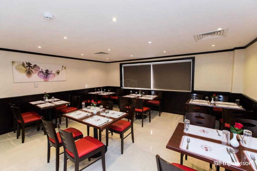 Rush Inn Hotel Дубай Екстериор снимка