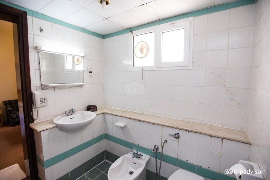 Rush Inn Hotel Дубай Екстериор снимка