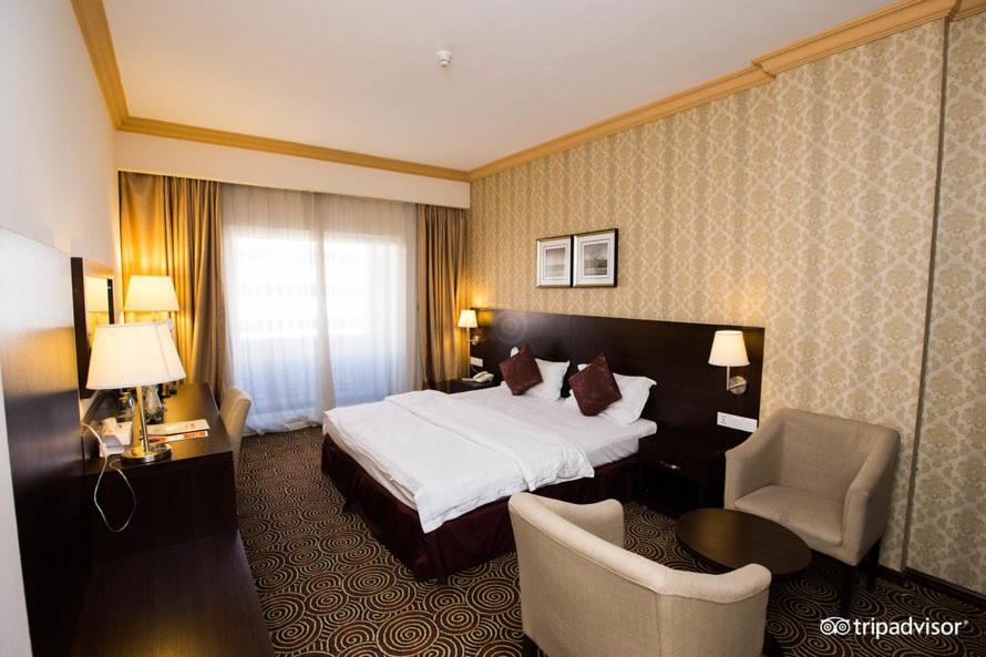 Rush Inn Hotel Дубай Екстериор снимка